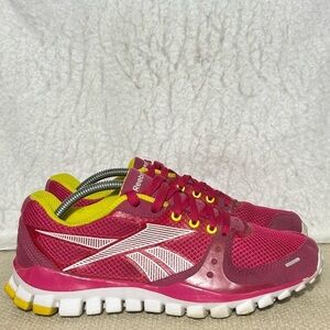 Reebok Womens Red Realflex Transition Running Training Sneakers Shoes SZ 8